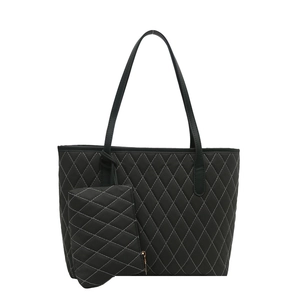Sac fourre-tout matelassé noir avec coutures blanches et petite pochette assortie en set