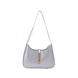 Zilveren hobo-tas met gouden ketting en verticale metalen sluiting voor dames