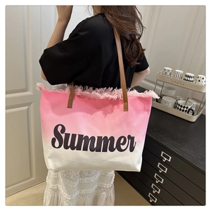 Bolso tote de lona degradado rosa con letras Summer y detalles de bordes deshilachados