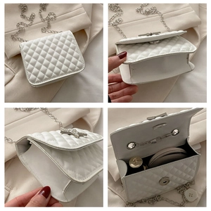 Détails du mini sac à chaîne matelassé blanc avec boucle étoile et rangement intérieur