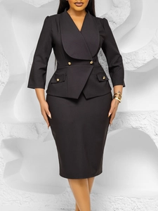 Eleganter schwarzer Damen Hosenanzug mit weitem Revers und Bleistiftrock für das Büro