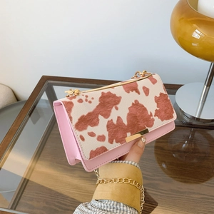 Petit Sac Carré pour Femmes en Cuir PU Imprimé Vache avec Poignée en Métal Doré Chaîne Sac à Bandoulière Style Coréen