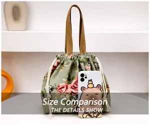 Sac seau à fleurs avec cordon à côté d'un smartphone pour montrer sa taille compacte