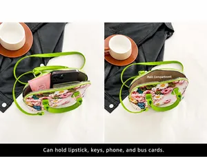 Detailansicht des Innenraums der geblümten Umhängetasche mit Handy und Utensilien