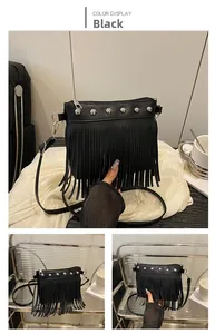 Detail einer schwarzen Kunstledertasche mit silbernen Nieten und dichten vertikalen Fransen