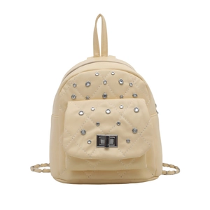 Mini sac à dos matelassé crème avec strass scintillants et bandoulière en chaîne