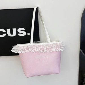 Bolso tote de encaje rosa con bordado de corazones y correas de cuero blanco fino