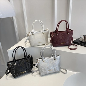 Sacs seaux minimalistes à motif serpent en blanc, rouge, noir et argent pour femme