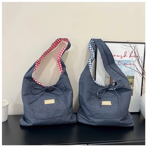 Détails de sacs fourre-tout en denim avec poches vintage et doublure à carreaux