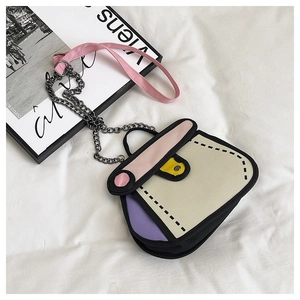 Dettaglio della borsa a tracolla stile cartoon 2D con contorni spessi e catena in metallo