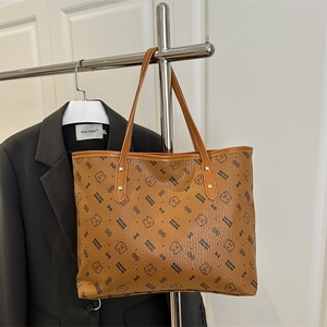 Brown tote bag with cute cartoon bear prints and high-capacity literary design