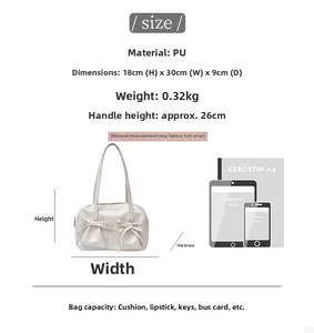 Détails de capacité du sac bandoulière crème brillant comparé au papier A4 et iPad