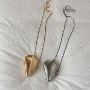Women Mini Acrylic Shell Bag Fashion Metal Chain Shoulder Crossbody Bag Elegant Shell Shaped Banquet Evening Purse Accessory