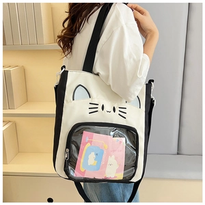 Détail du sac ita chat doté d'une grande fenêtre transparente pour les badges