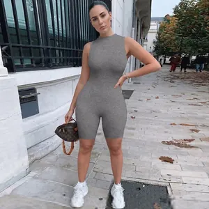 Lässiger grauer ärmelloser Strick-Romper für Damen im modernen Street-Style-Look
