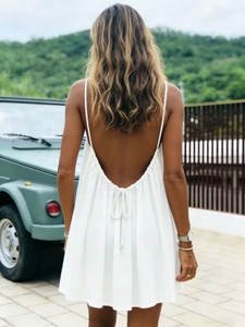 Mini-robe d'été blanche dos nu avec détails à nouer et bords froncés pour femme