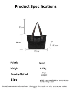 Spécifications de taille de ce sac fourre-tout noir matelassé avec anses en jacquard