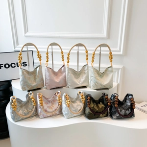 Sacs à main vintage en brocart de style chinois avec poignées en perles de bois poli