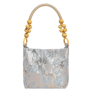 Borsa tote in jacquard floreale argento con manici decorativi in perline di legno