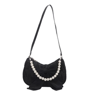 Sac bandoulière demi-lune noir avec grand nœud et chaîne décorative en perles
