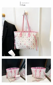 Détail de l'ensemble cabas tricoté rose avec graffitis de dessins animés mignons