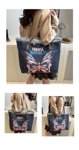 Détail du sac cabas brodé papillon avec bordure effilochée et bandoulière en cuir