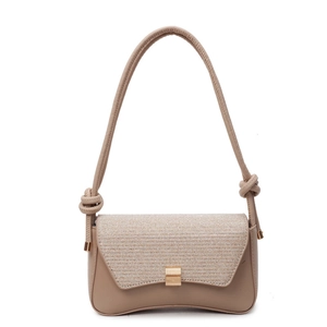 Sac sous le bras beige chic avec rabat scintillant et bandoulière nouée élégante
