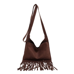 Sac fourre-tout vintage en daim marron avec franges et large bandoulière style bohème