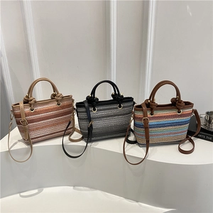 Sac Seau Tissé En Paille De Style Ethnique Pour Femmes Sac À Bandoulière À Rayures Contrastées Avec Poignée En PU