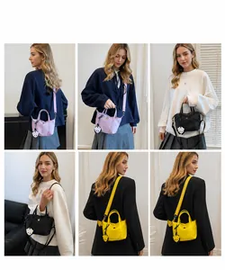 Drei Farben von Mini-Nylon-Taschen mit verstellbaren Trägern und Panda-Anhängern