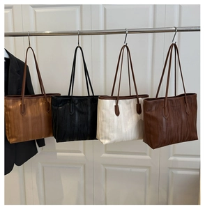Vertical wavy texture details on minimalist large capacity tote bags in four colors