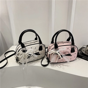 Chique Boston tassen in wit en roze met strikpatronen en parelhanger accenten