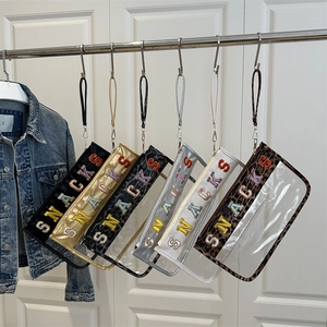 Bolso de Mano de PVC Transparente para Mujer con Letras Bordadas SNACKS de Colores Estampado de Leopardo Bolso de Maquillaje con Correa de Muñeca