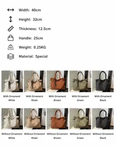 Tabella taglie e opzioni colore per la grande borsa a tracolla con increspature