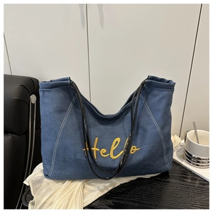 Sac cabas en denim bleu foncé avec broderie Hello jaune et fines anses noires