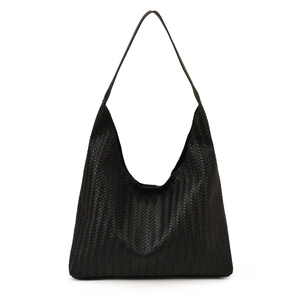 Bolso tote negro clásico con textura trenzada de gran capacidad y correa de hombro fina