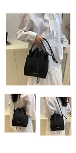 Détail du sac seau noir en nylon avec bandoulière tissée à motifs et écusson de marque