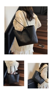Grande borsa tote in pelle nera con scritta TOTE BAG in rilievo e spalline sottili