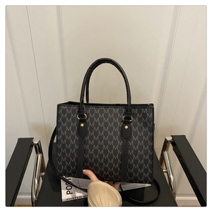 Borsa tote nera classica con stampa monogramma M e dettagli con borchie dorate