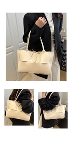 Vue détaillée du cuir tressé et du nœud élégant sur le grand sac fourre-tout beige