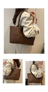 Vues détaillées du grand sac cabas en cuir tressé avec bandoulière sur un mannequin