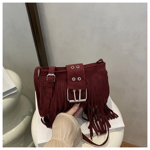 Borsa tote vintage in pelle scamosciata rosso scuro con frange e tracolla regolabile