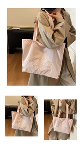 Detalle del bolso tote de lona rosa con bordado de corazón y gran capacidad para diario