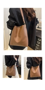 Détails du sac seau marron en cuir PU avec bandoulière fine et boucle de réglage en métal