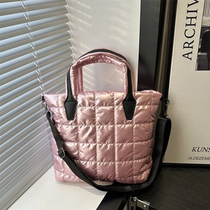 Damen Große Kapazität Gesteppte Puffer Tragetasche Metallic Glanz Leichte Schulter Umhängetasche Mit Schwarzen Gurten