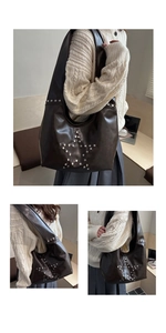 Détail d'un sac hobo marron foncé avec rivets en étoile argentés et large bandoulière