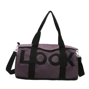 Borsa da viaggio viola con scritta LOOK nera e tracolla regolabile