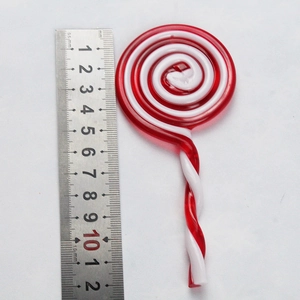Dettaglio di bastoncino di zucchero a spirale rosso e bianco in acrilico da 11 cm