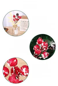 Détails de branches de baies rouges artificielles avec neige pour déco de Noël