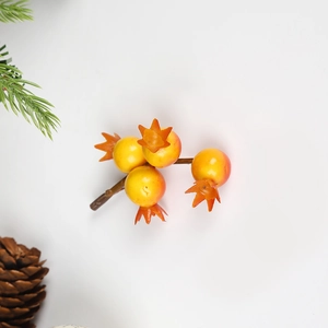 Künstliche gelbe und orangefarbene Granatapfelbeeren für Weihnachts- und DIY-Dekoration